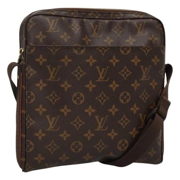 LOUIS VUITTON Monogram Trotteur Beaubourg Shoulder Bag